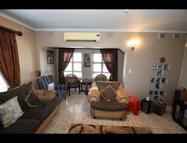 3 BEDROOM HOUSE FOR SALE IN ISIPINGO BEACH